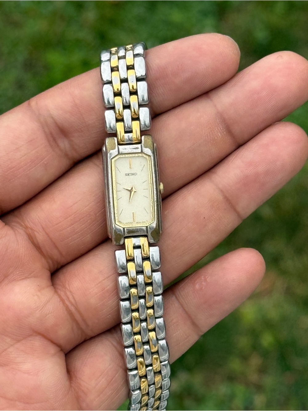 Seiko vintage Two-Tone Women's Bracelet Watch - Gold & Silver - Picture 9 of 10